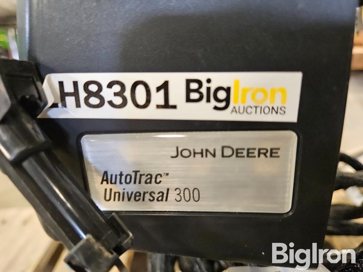 john-deere-300-image-9