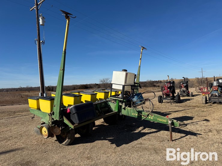 john-deere-7000-image-1