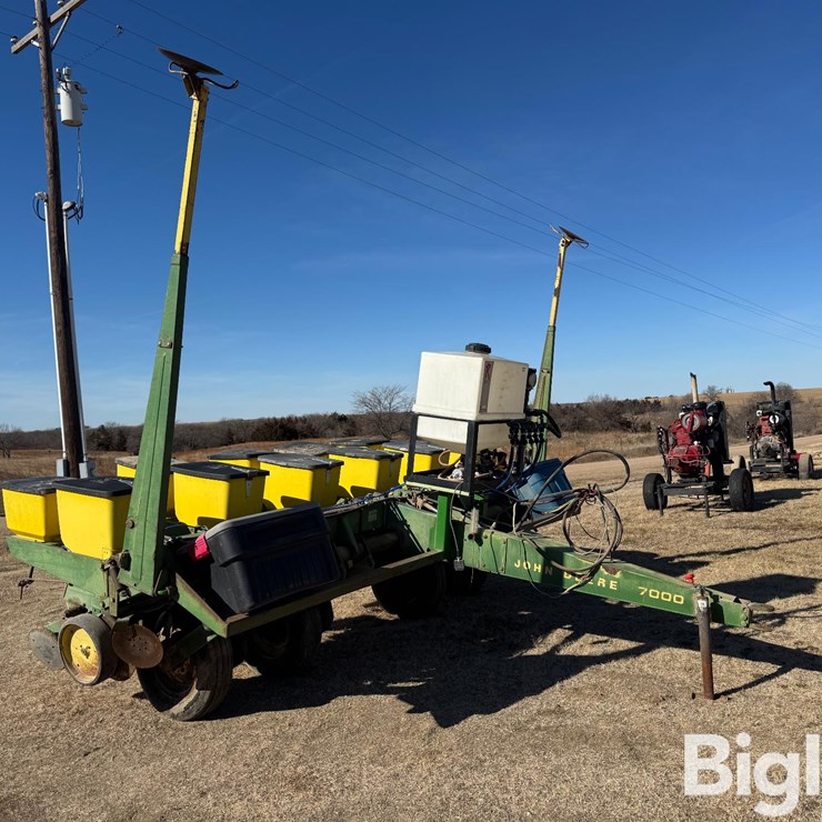JOHN DEERE 7000