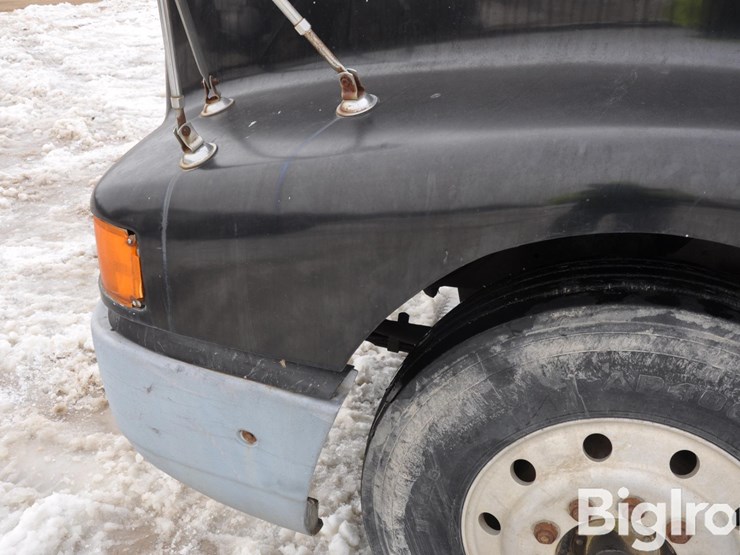 1991-international-8300-t/a-truck-tractor-image-10