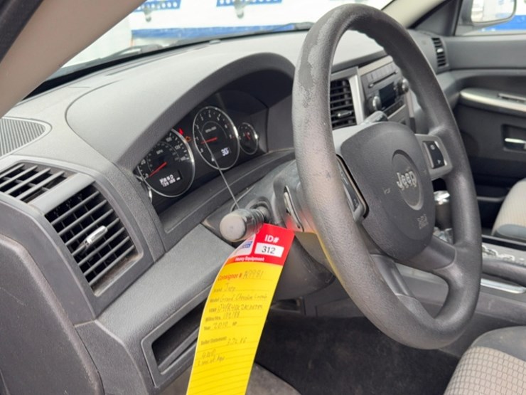 2010-jeep-grand-cherokee-image-30