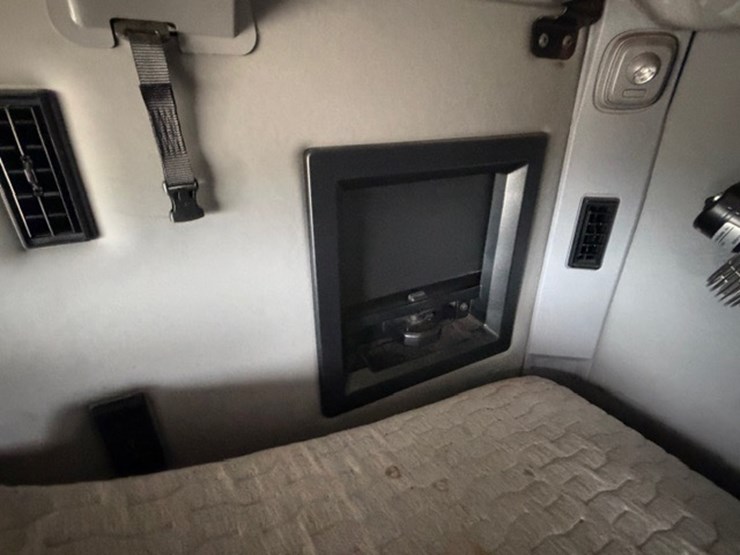 #227-•-2020-mack-anthem-image-77