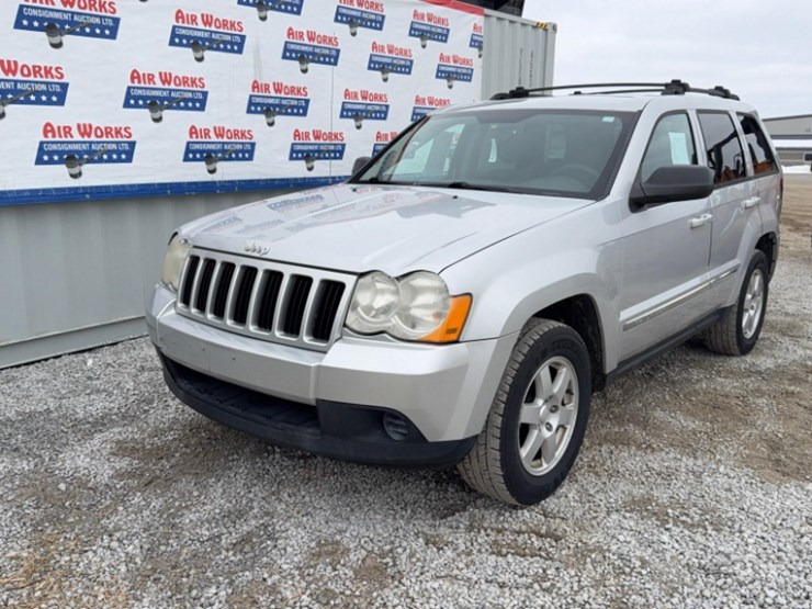 2010-jeep-grand-cherokee-image-24