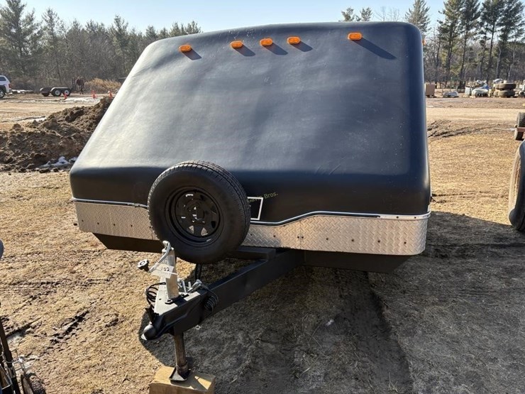 haulmark-2-place-enclosed-snowmobile-trailer-image-2