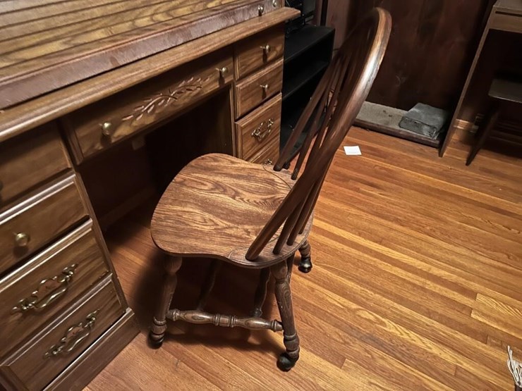 wooden-rolltop-desk-w/-chair-&-contents-image-4