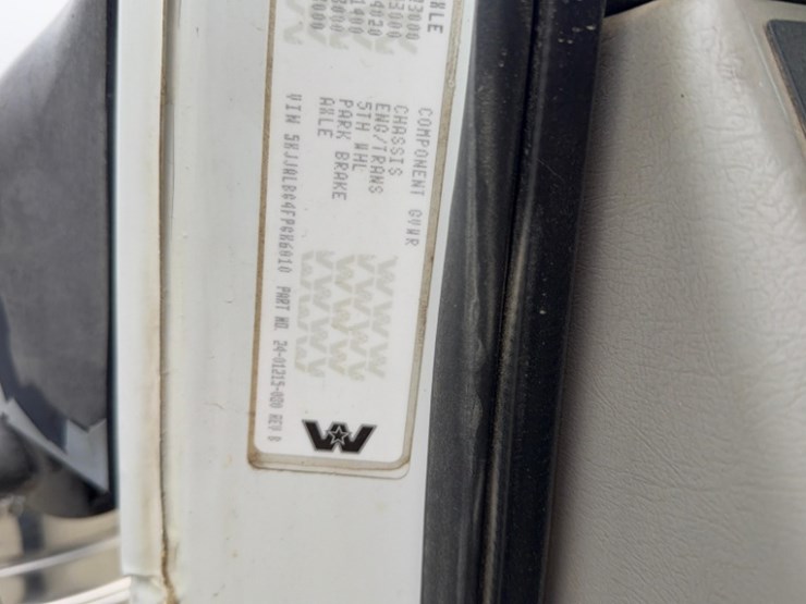 2015-western-star-4900sb-image-27