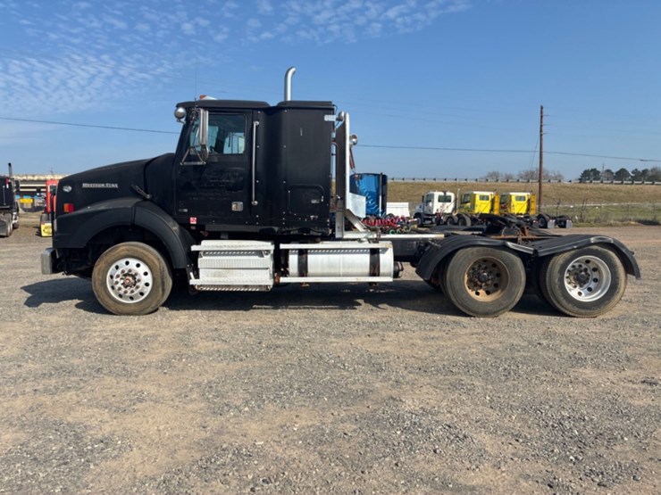 2011-western-star-4900sa-image-6