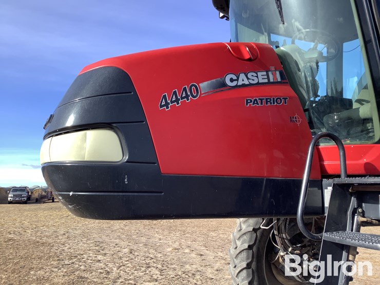 2015-case-ih-patriot-4440-image-10