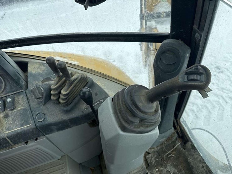 caterpillar-420f-image-30