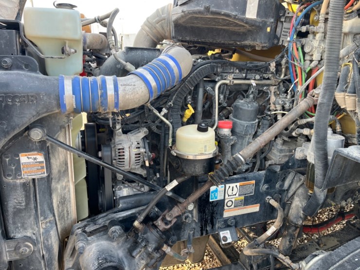 2017-peterbilt-579-image-9