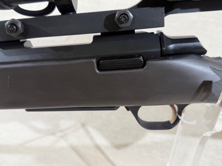 #215-•-browning-a-bolt-rifle-image-17