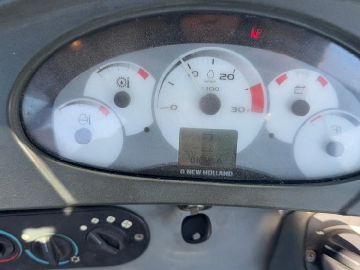 new-holland-b95b-image-29