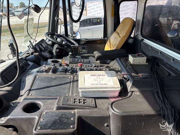 2016-autocar-xpeditor-image-39