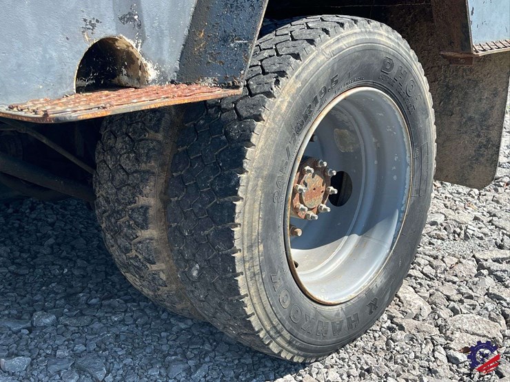 2007-gmc-c5500-flatbed-truck-image-8