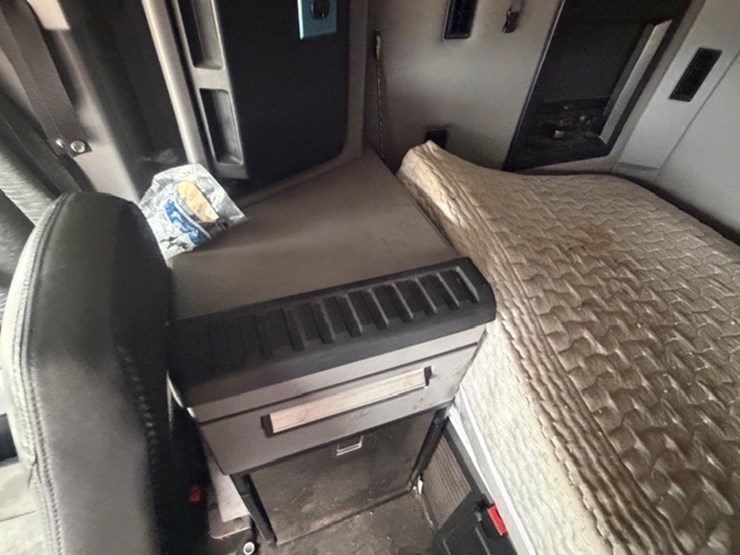 #227-•-2020-mack-anthem-image-76