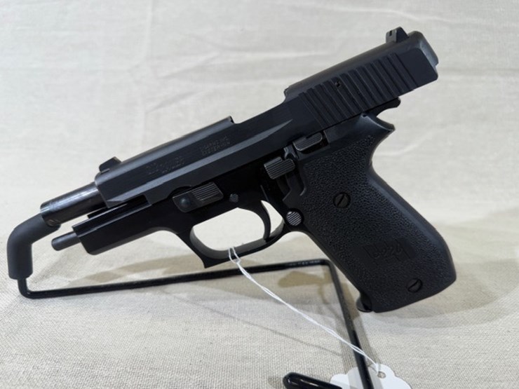 #231-•-sig-sauer-p220-pistol-image-22