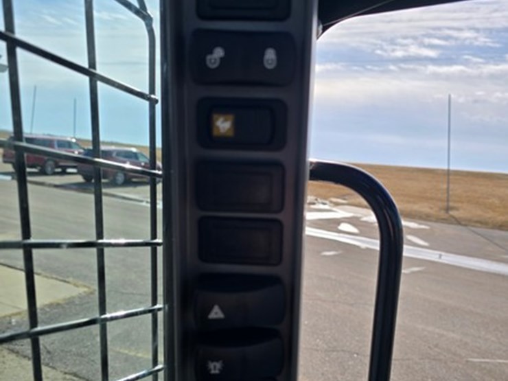 2025-new-holland-l328-image-18