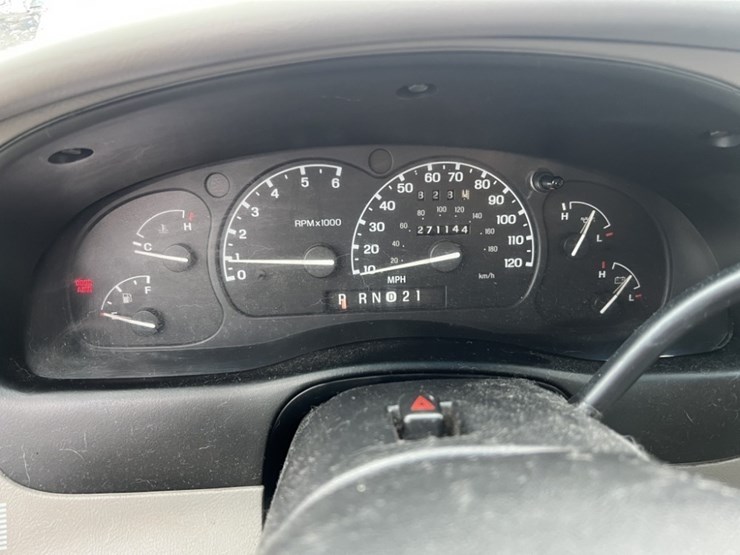 1997-ford-explorer-xlt-image-28