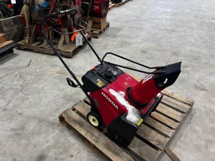 honda-hs621-4-stroke-snow-thrower-image-3