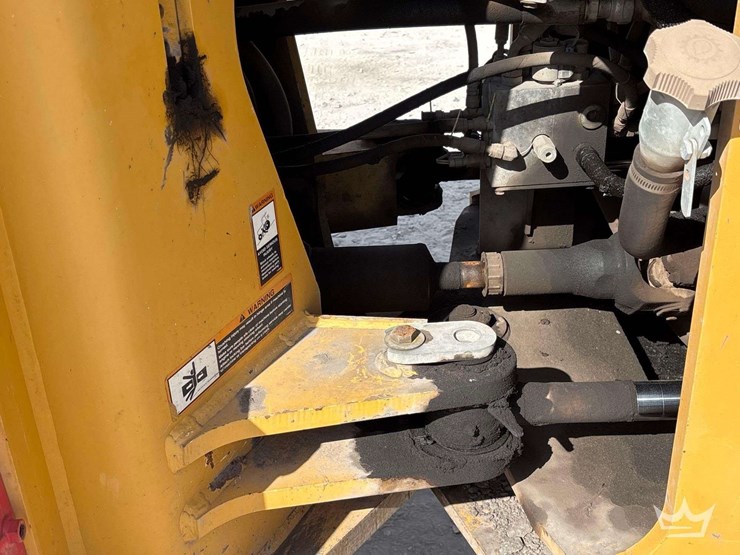 2014-deere-644k-image-12