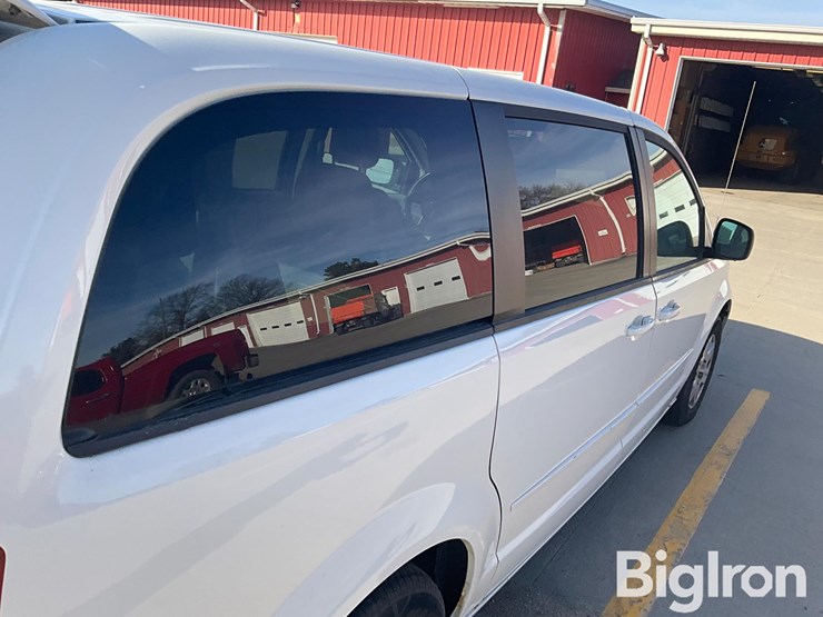 2011-dodge-caravan-image-14