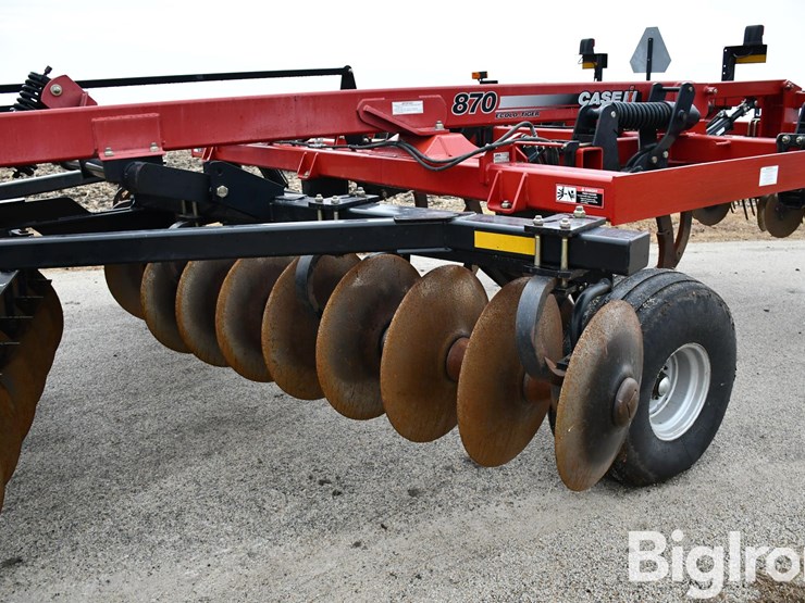 case-ih-870-ecolo-tiger-7-shank-disk-ripper-image-15
