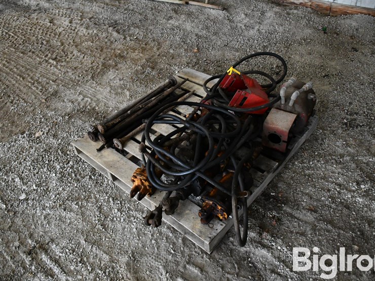 pallet-of-farm-supports-image-1