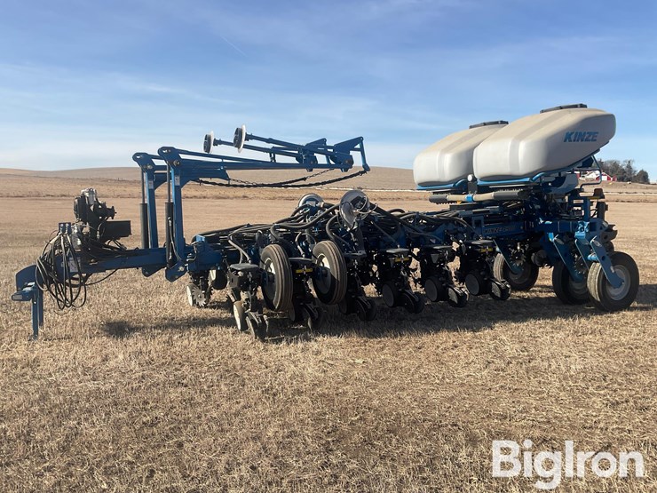 2014-kinze-4900-image-1