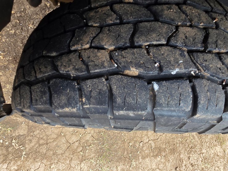 2013-chevrolet-silverado-2500-image-17