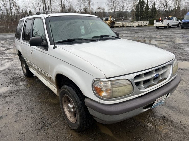 1997-ford-explorer-xlt-image-2