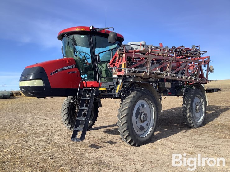 2015-case-ih-patriot-4440-image-1