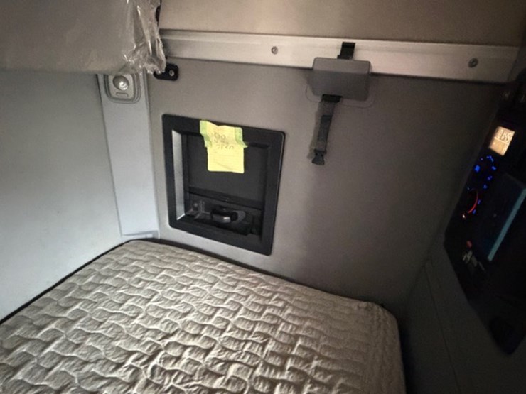 #227-•-2020-mack-anthem-image-78