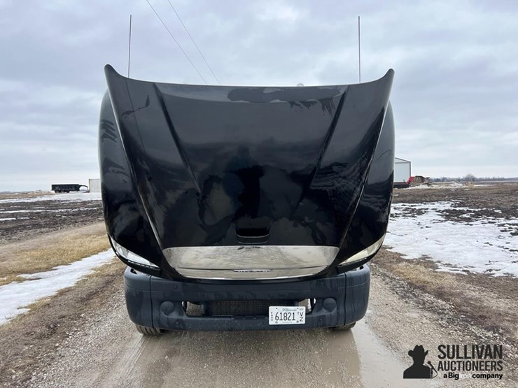 2006-freightliner-columbia-112-image-13