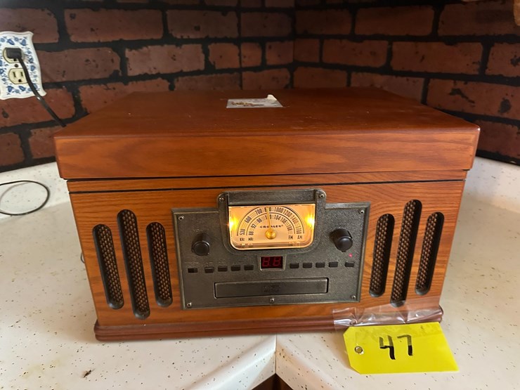 record-player-&-radio-image-1