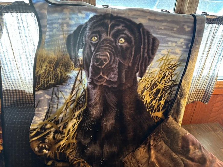 rustic-hunting-blankets-&-pillows-image-9