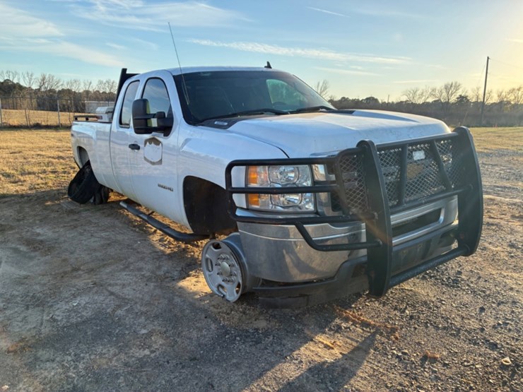 2013-chevrolet-2500-image-3