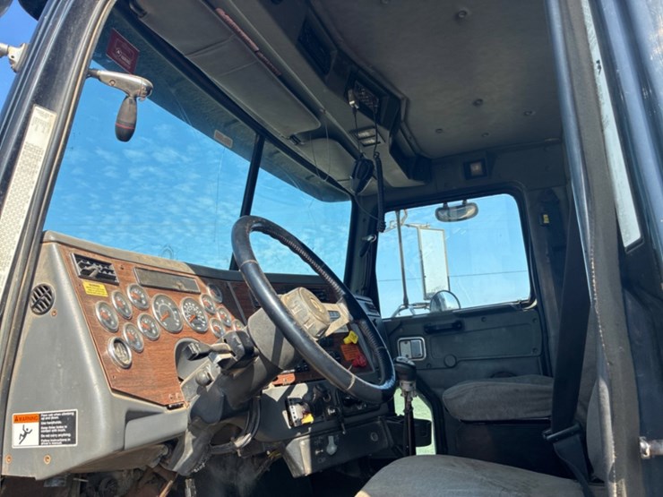 2011-western-star-4900sa-image-10