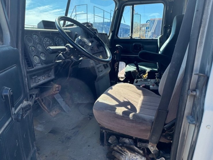 1998-mack-ch613-image-6