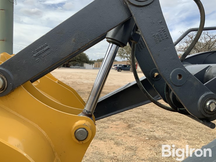 2022-deere-310l-ep-image-10