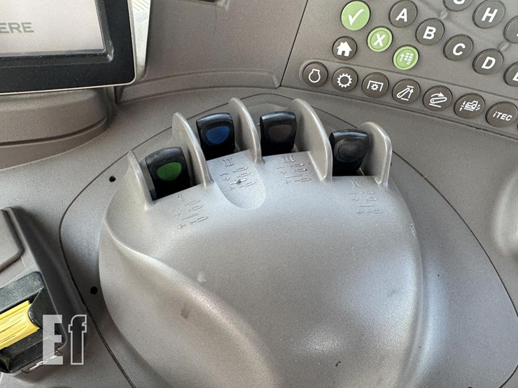 2012-john-deere-7215r-image-18