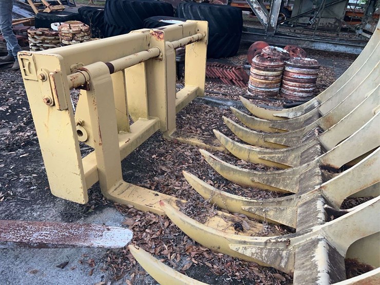 96”-wide-pallet-forks-image-1