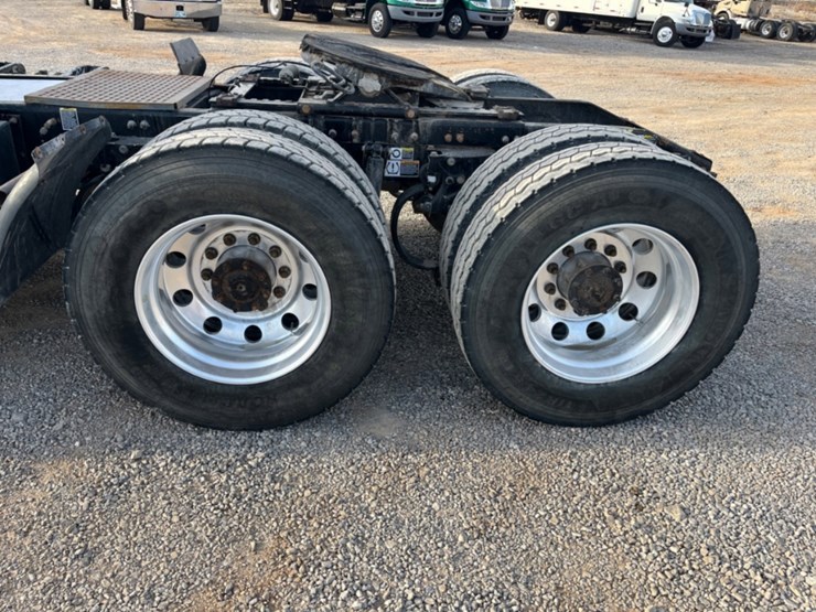 2017-peterbilt-579-image-13