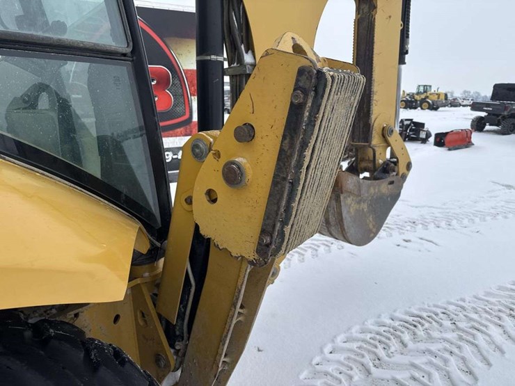 caterpillar-420f-image-14