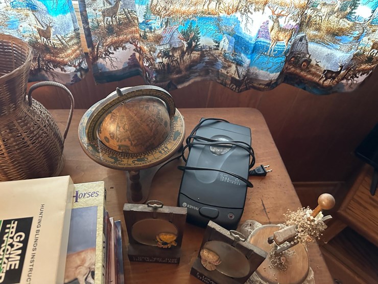 rustic-wall-displays-&-vintage-films-image-9