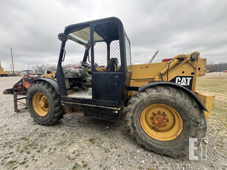 caterpillar-th83-image-9