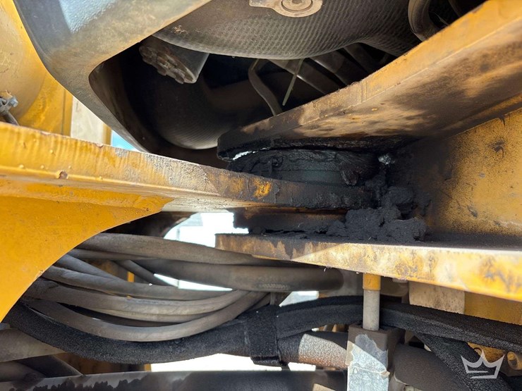 2014-deere-644k-image-13