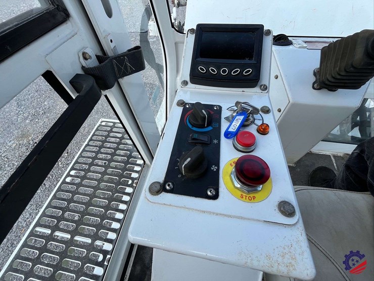 roadtec-cb100-sweeper-conveyor-image-51