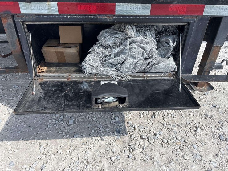 2022-custom-flatbed-image-10