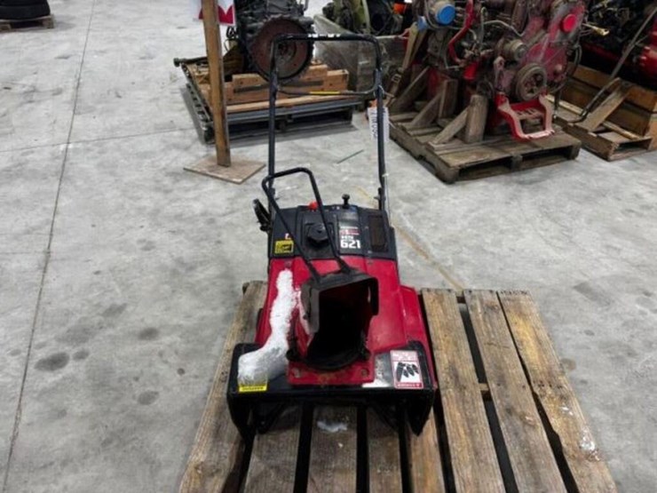 honda-hs621-4-stroke-snow-thrower-image-2