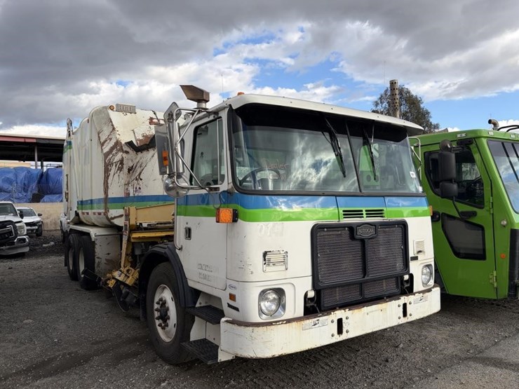 2010-autocar-xpeditor-image-2